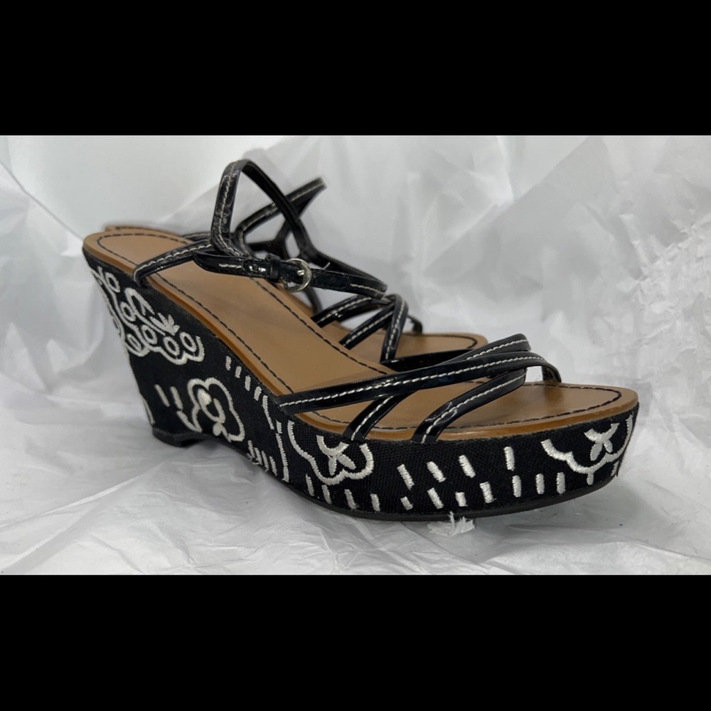 FIONI Black and White Strappy Wedge Sandals